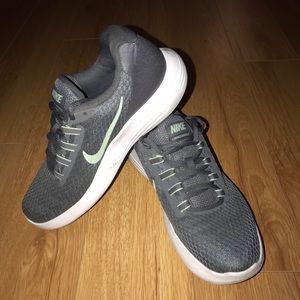 Nike LunarConverge Running Sneakers